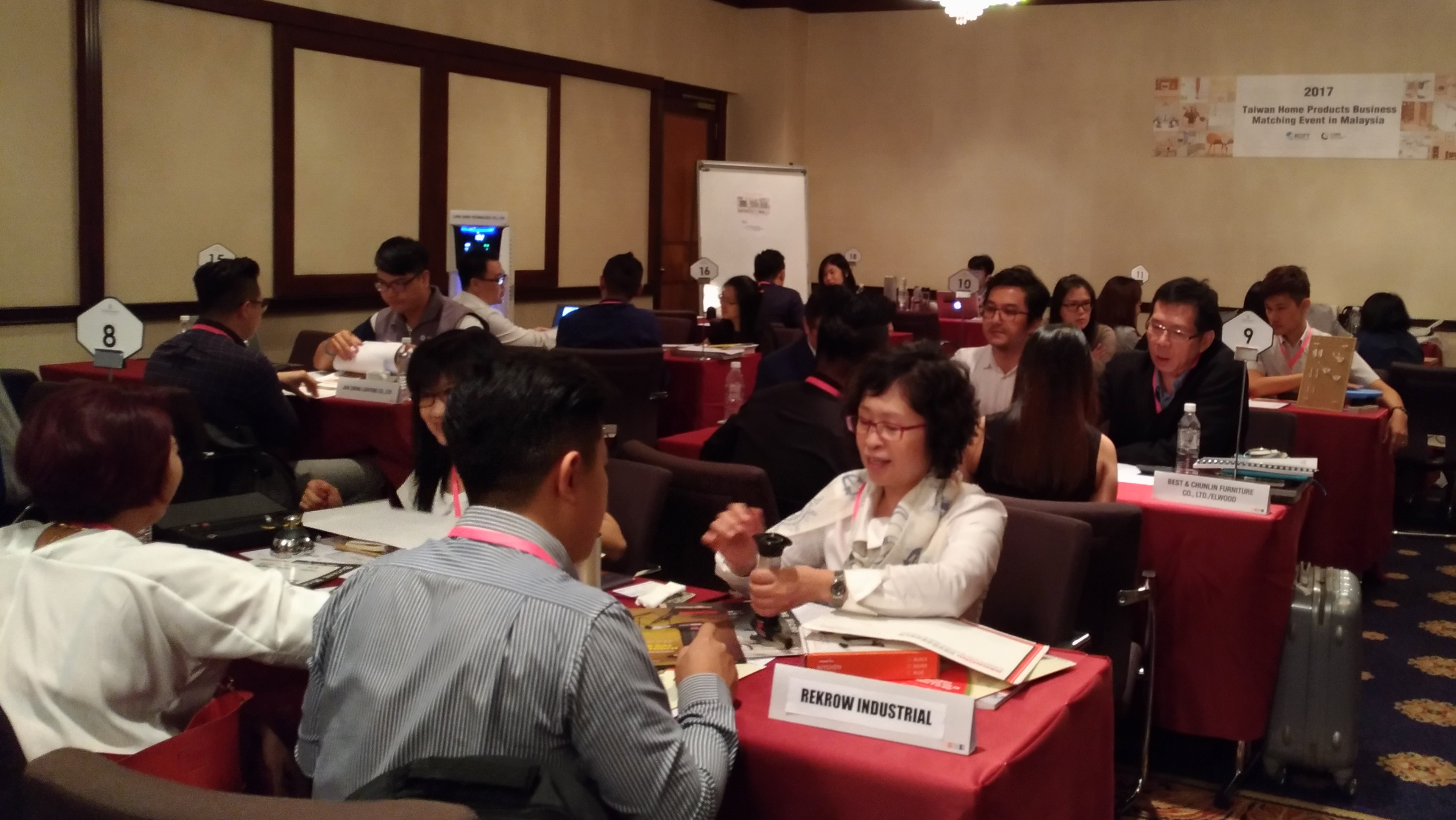 【新聞圖片2】臺灣家居商品媒合會當天共有40多位馬來西亞買主參加，與臺業者進行近百場媒合會。